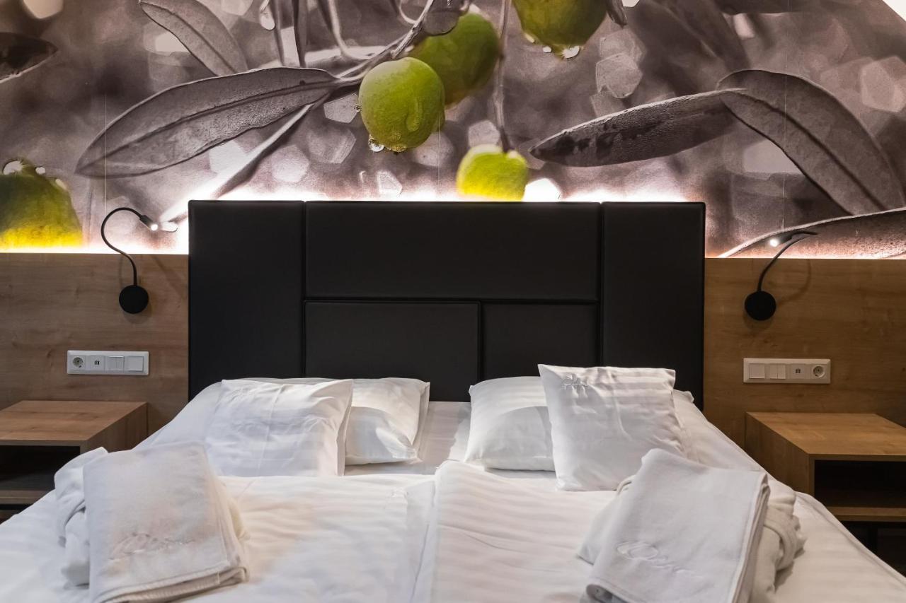 Oliva Hotel Veszprem Exterior photo